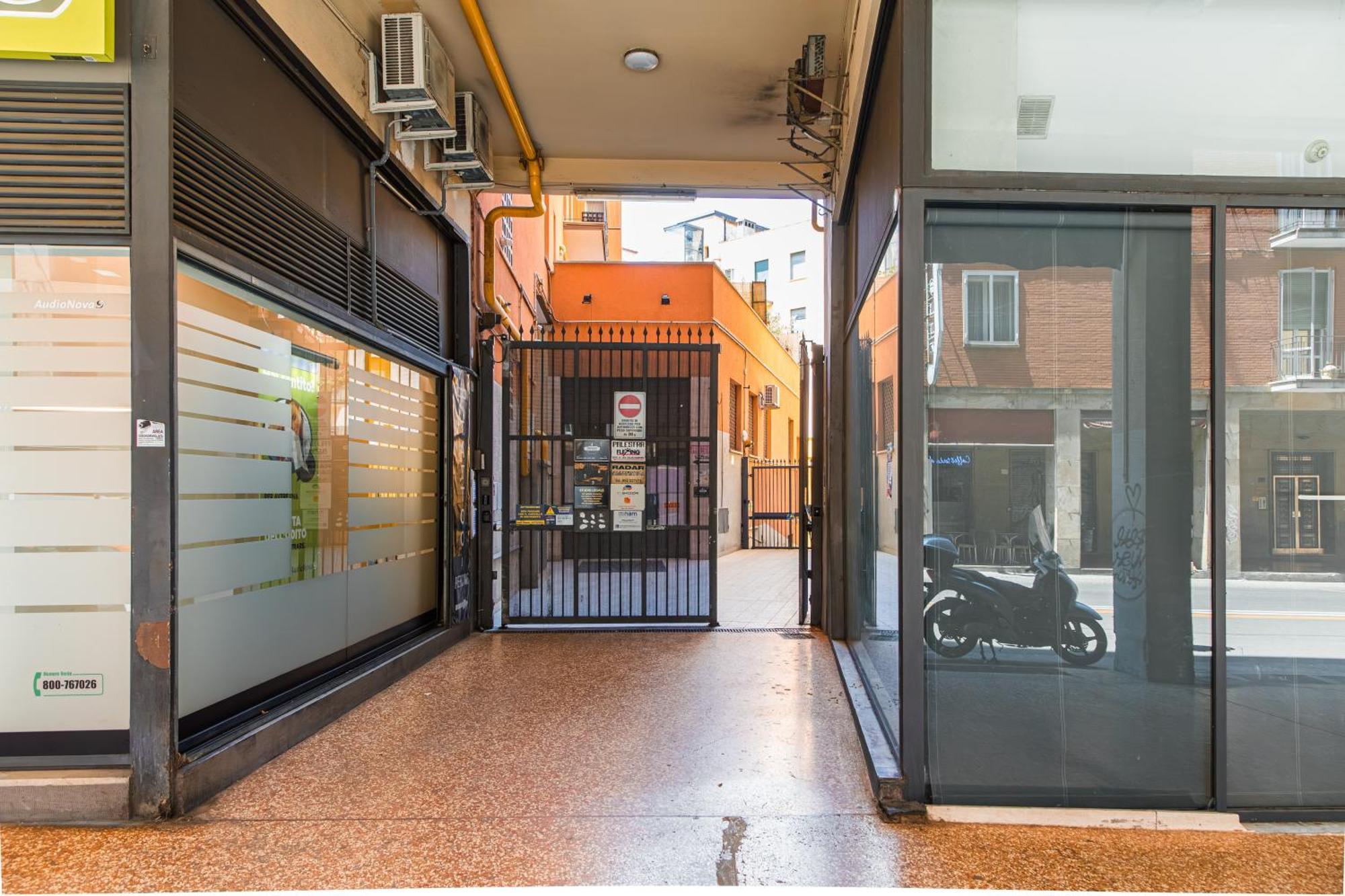 Nettuno Apartment - Private Garden In Bologna Center Εξωτερικό φωτογραφία